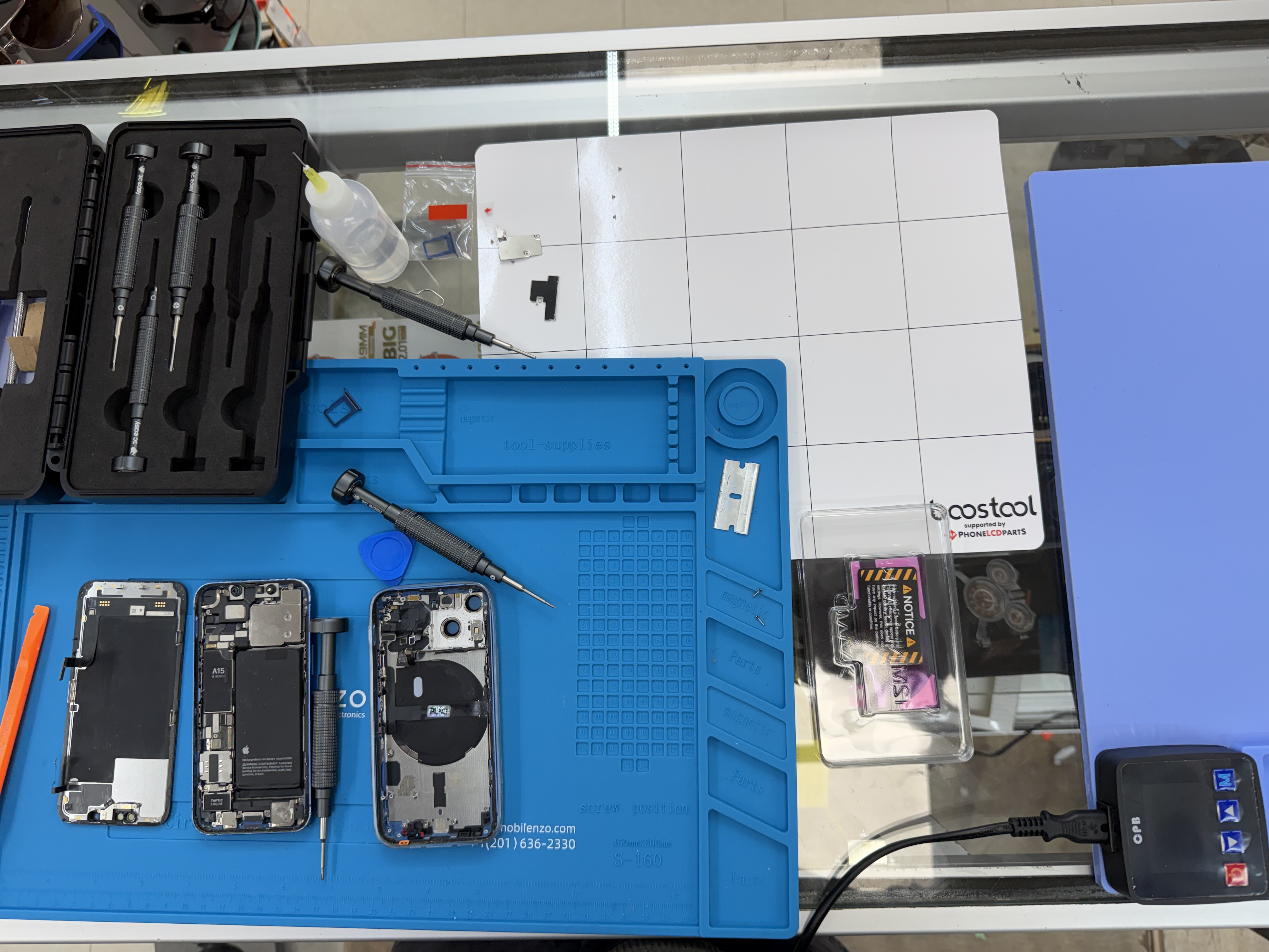 iPhone screen repair at Fixtronics Midtown Manhattan near Penn Station