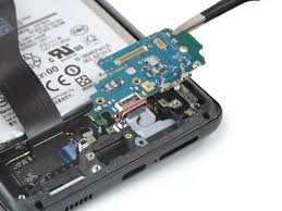 Phone charging port repair NYC — iPhone and Samsung charging issues fixed from $39 at Fixtronics